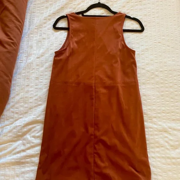 Black Swan velvet mini dress in rust (with pockets!) - Picture 3 of 4